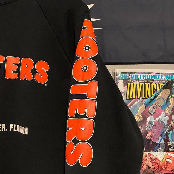 Vintage Hooters Clearwater Florida Crewneck - Picture 4 of 6